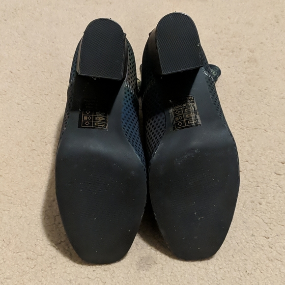 *LIKE NEW* YRU Reflective Booties - Picture 5 of 6